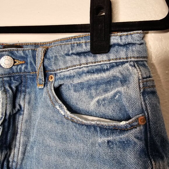 BDG Size 28 Button Fly Cut Off Denim Shorts Light Wash Distressed High Rise - Picture 3 of 7